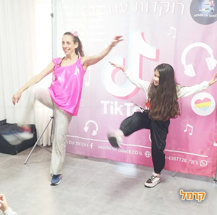 רוקדות עם רוני - 073-7027585