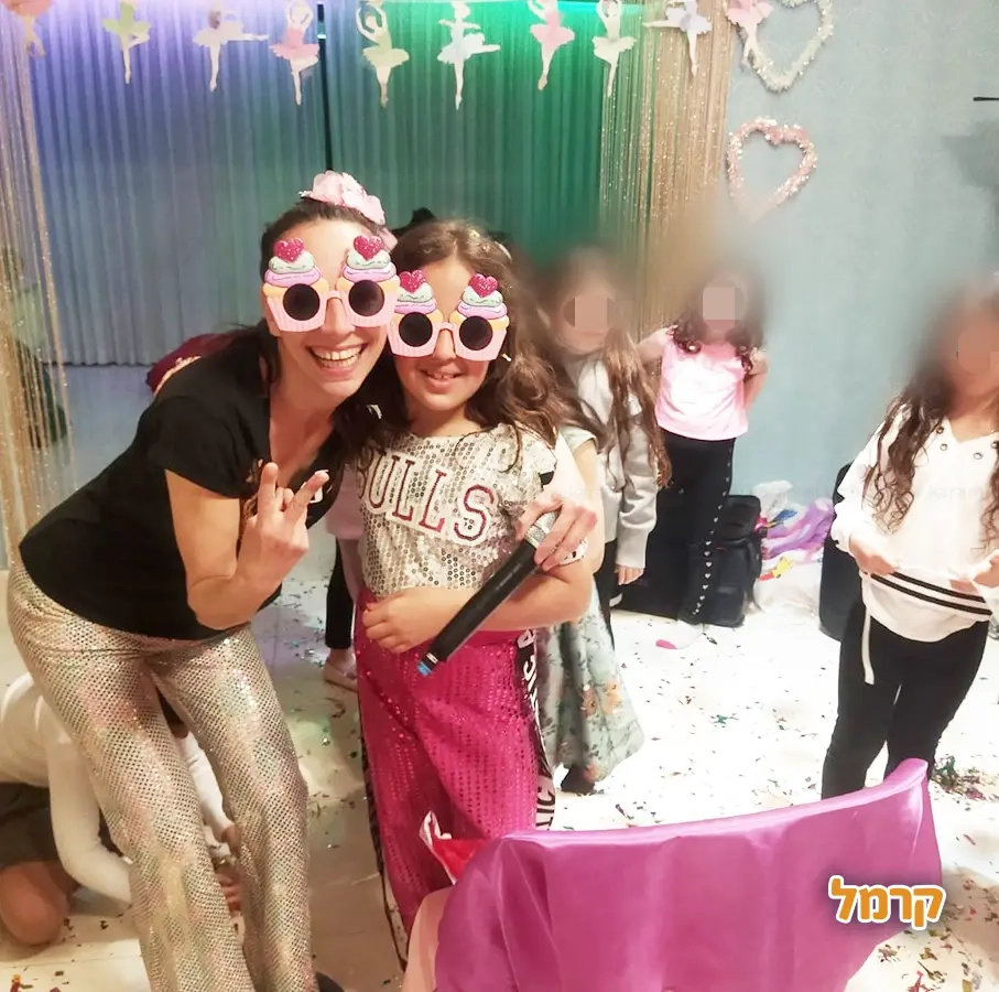 רוקדות עם רוני - 073-7027585