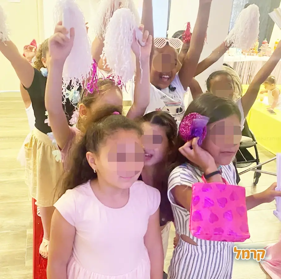 רוקדות עם רוני - 073-7027585