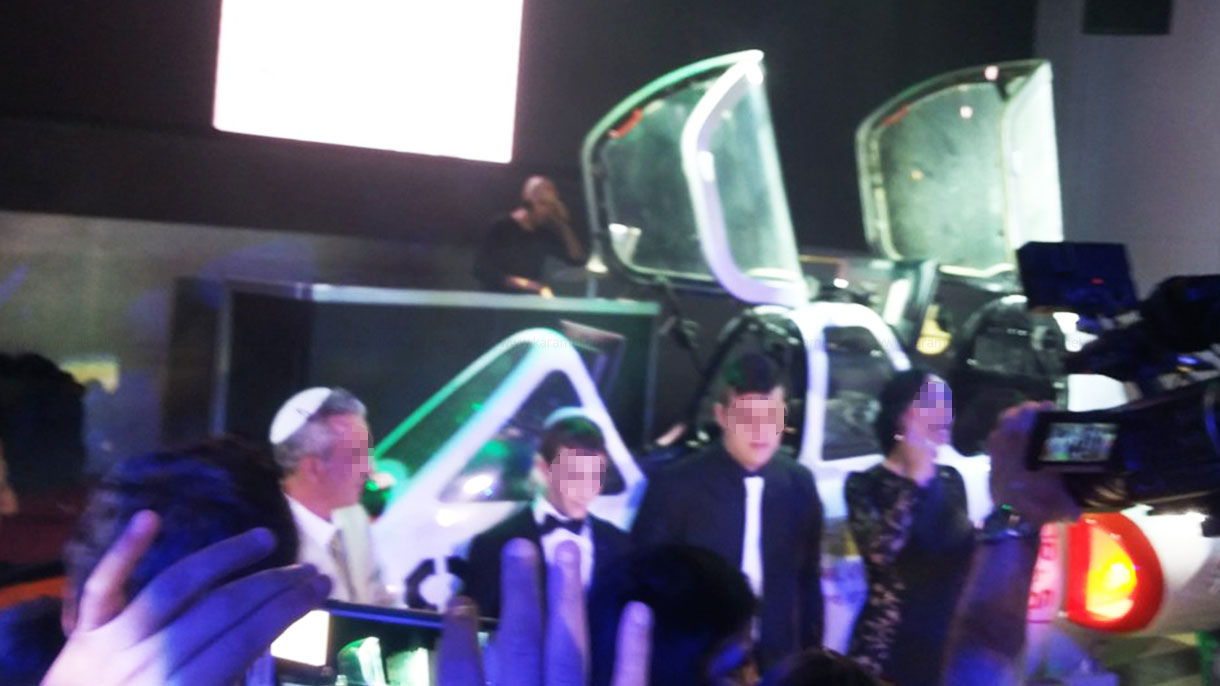 אוויאטור - כניסה יחודיית בתא טייס - 073-7828334