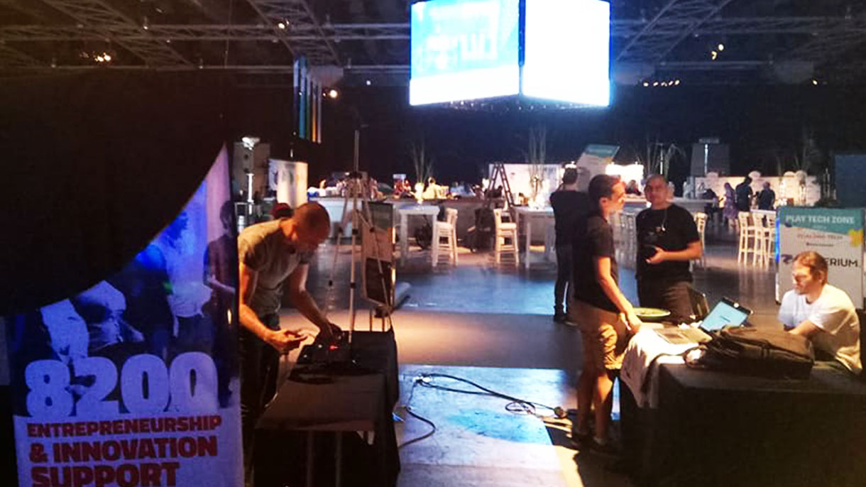 אוויאטור - כניסה יחודיית בתא טייס - 073-7828334