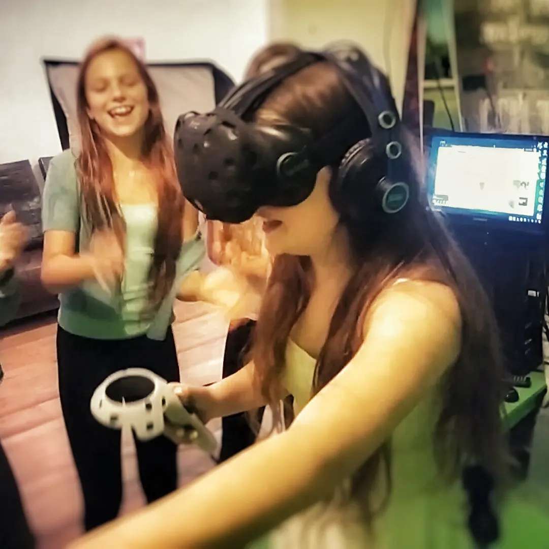 VR-ZONE- מציאות מדומה VR-ZONE- מציאות מדומה