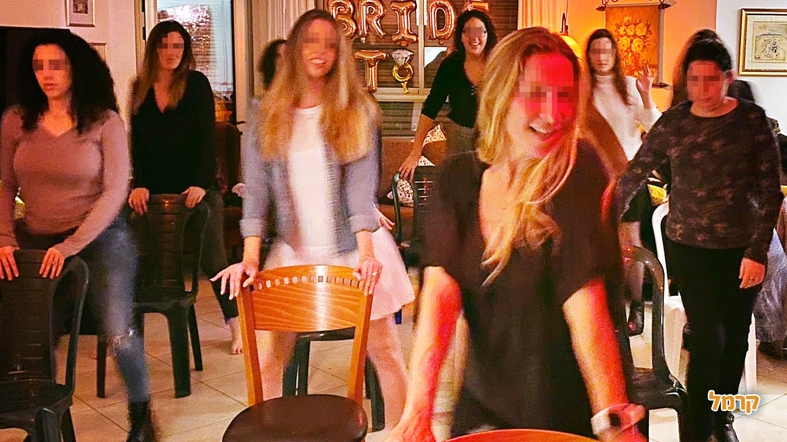 סטריפדאנס עם ענבר - 073-7829424