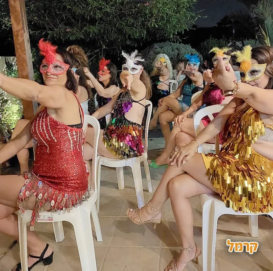 סטריפדאנס עם ענבר - 073-7829424