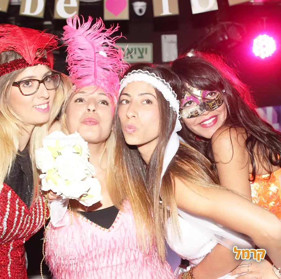 סטריפדאנס עם ענבר - 073-7829424