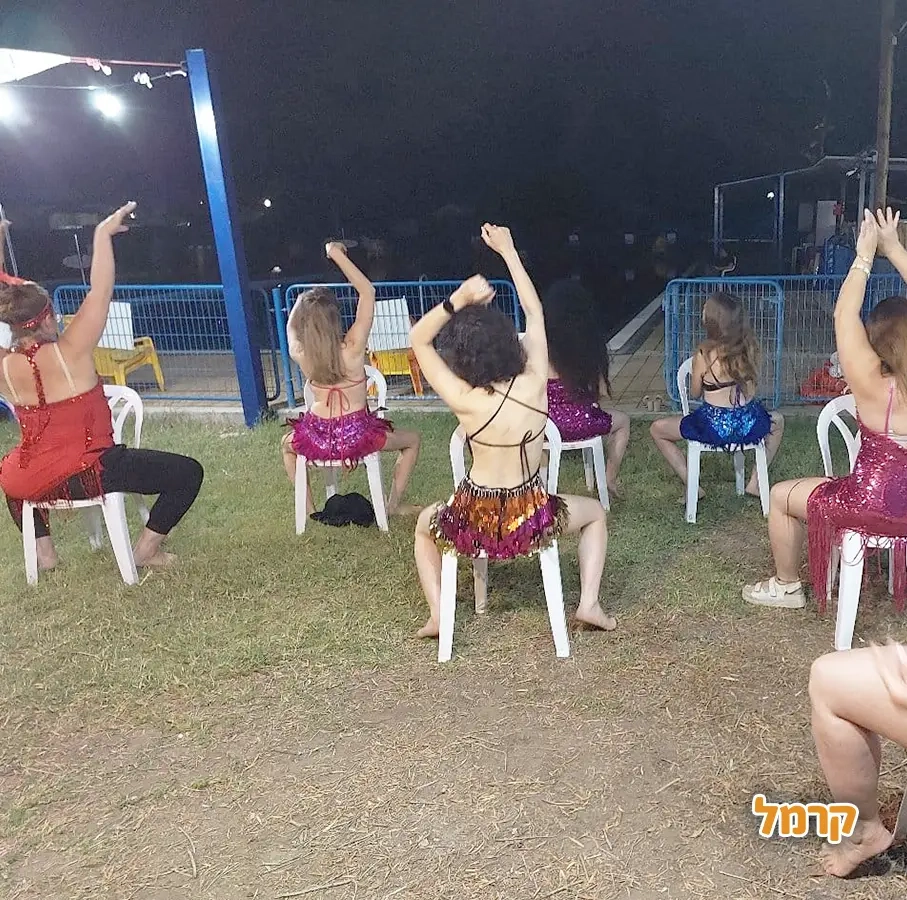 סטריפדאנס עם ענבר - 073-7829424