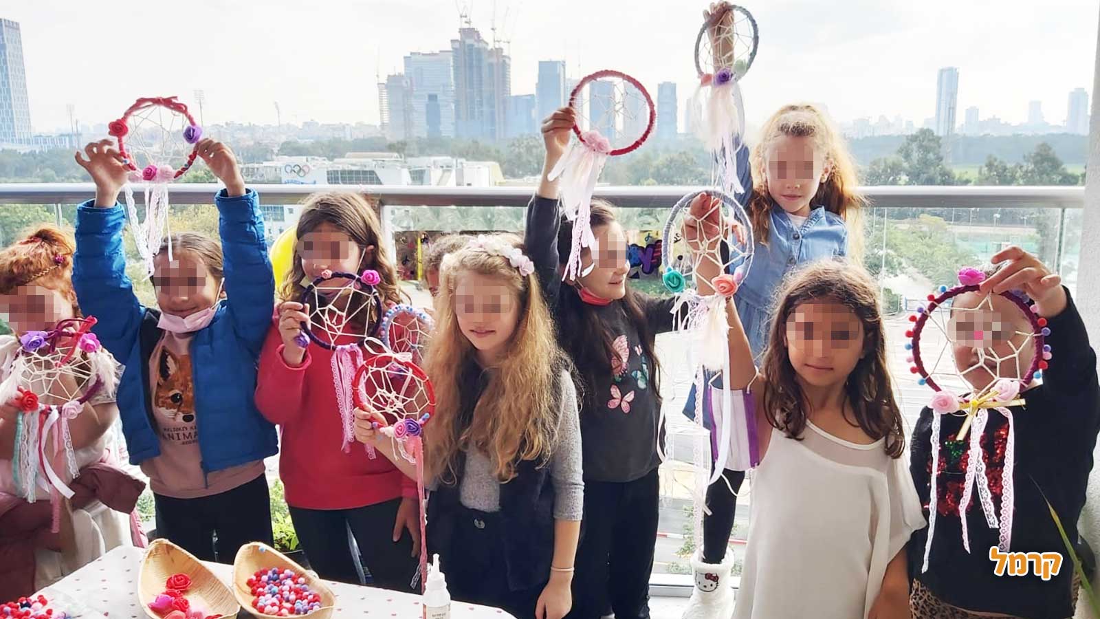 אומנות בחוטים - 073-7579243