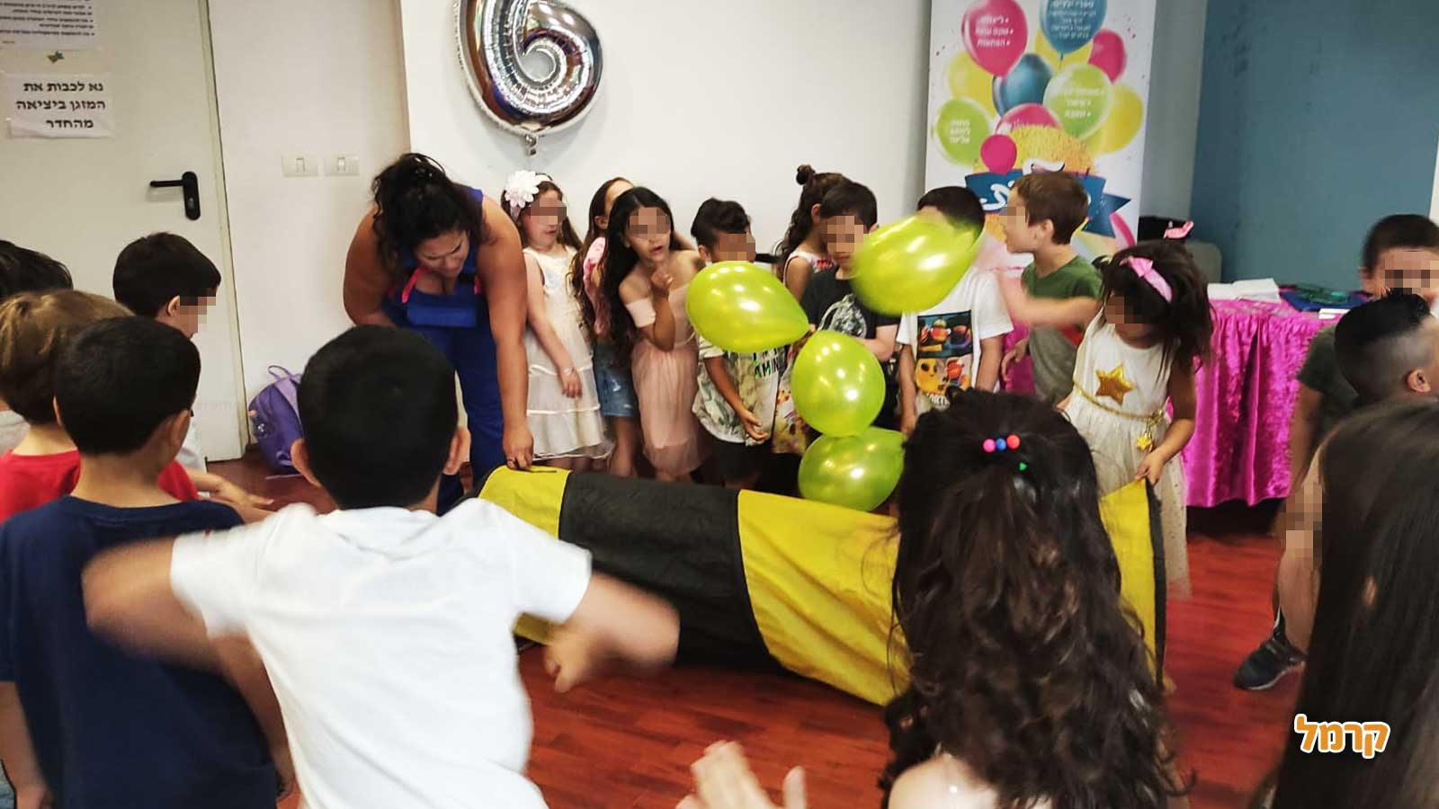 פוגלדת מסיבה של סיפור וזומבה - 073-7583024