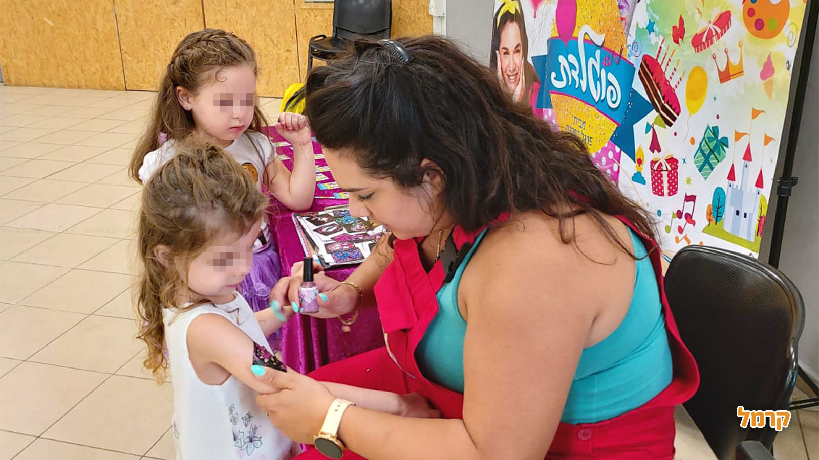 פוגלדת מסיבה של סיפור וזומבה - 073-7583024