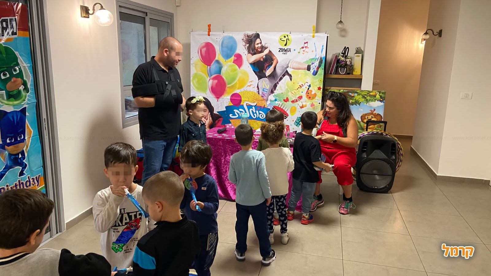 פוגלדת מסיבה של סיפור וזומבה - 073-7583024