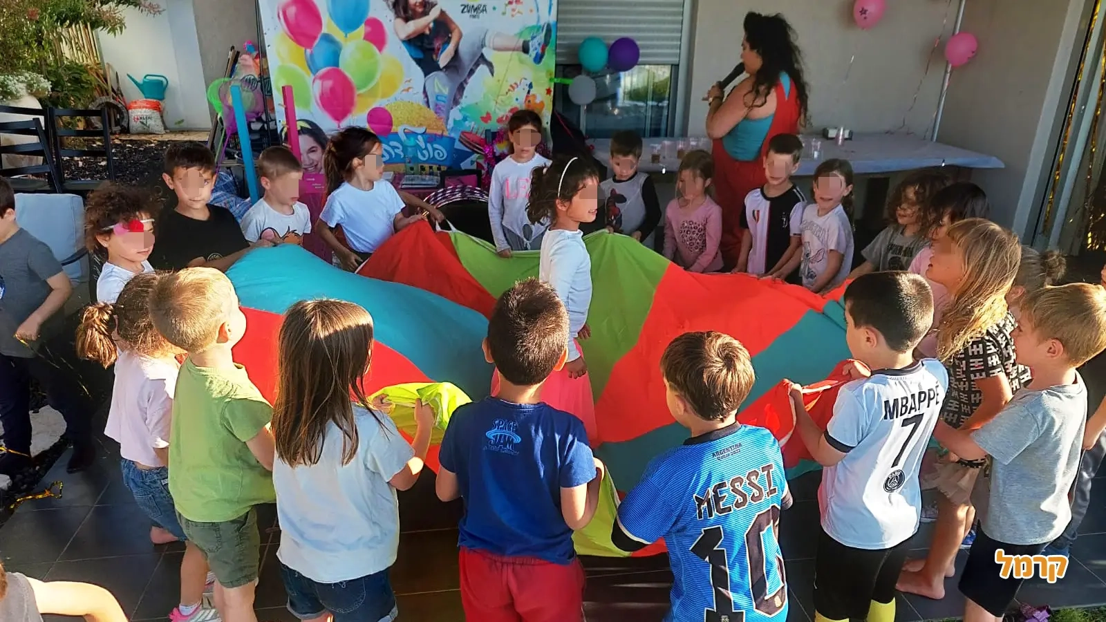 פוגלדת מסיבה של סיפור וזומבה - 073-7583024