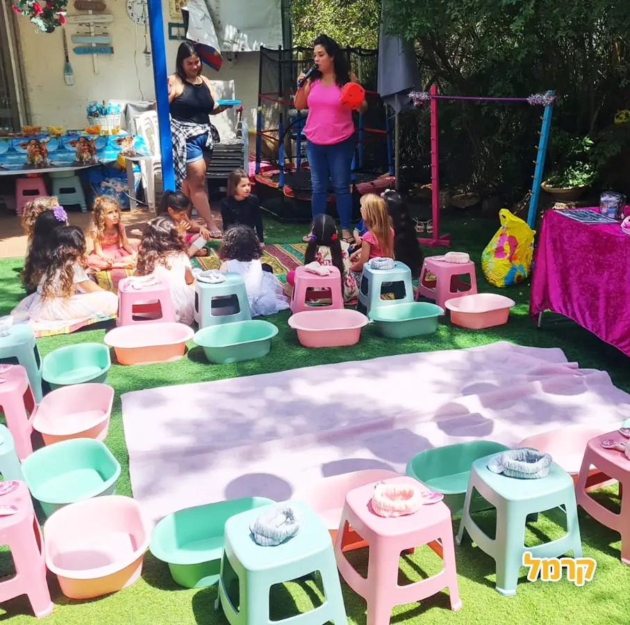 פוגלדת מסיבה של סיפור וזומבה - 073-7583024