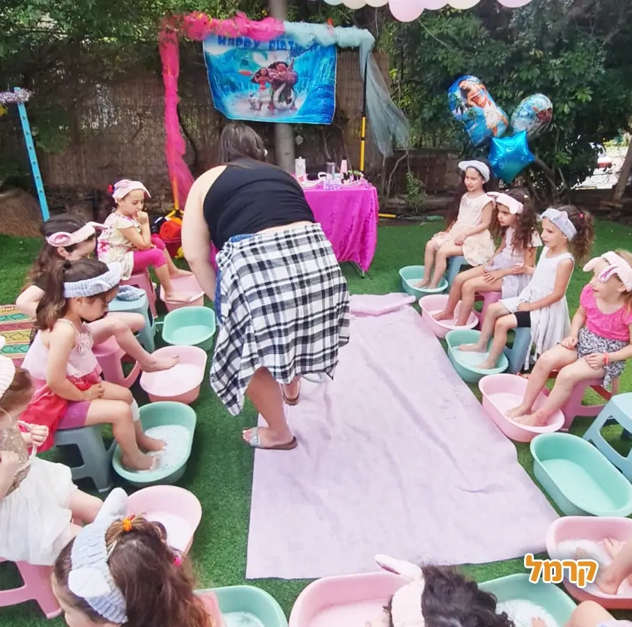 פוגלדת מסיבה של סיפור וזומבה - 073-7583024