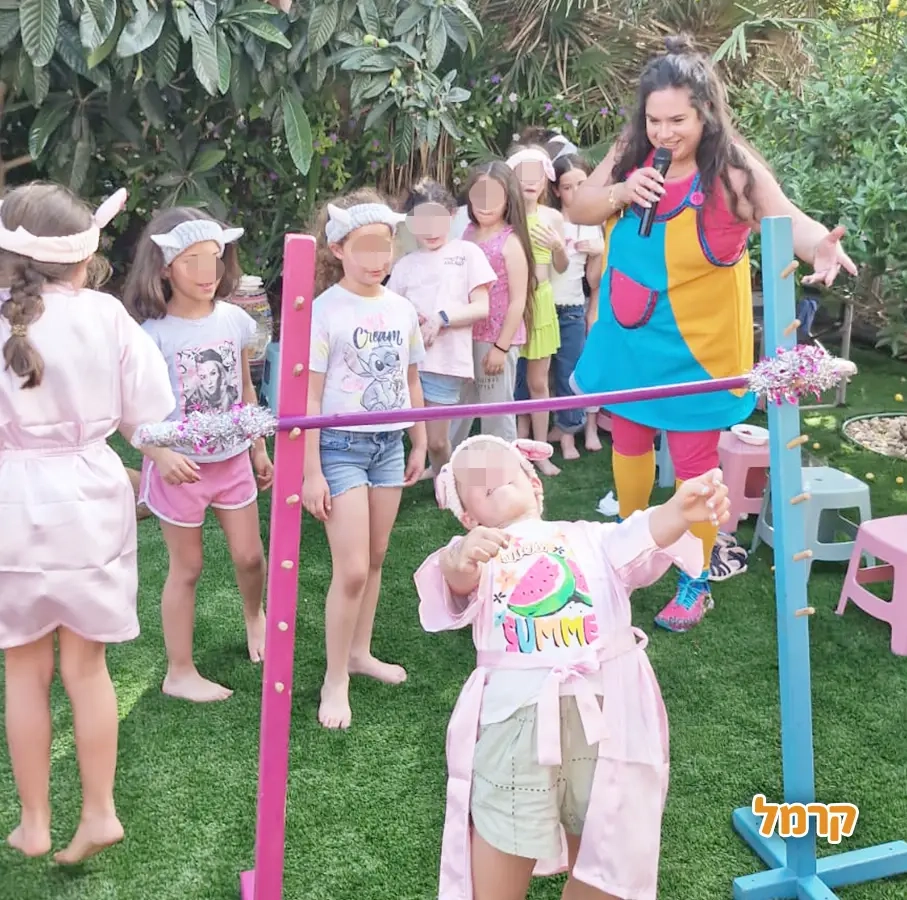 פוגלדת מסיבה של סיפור וזומבה - 073-7583024