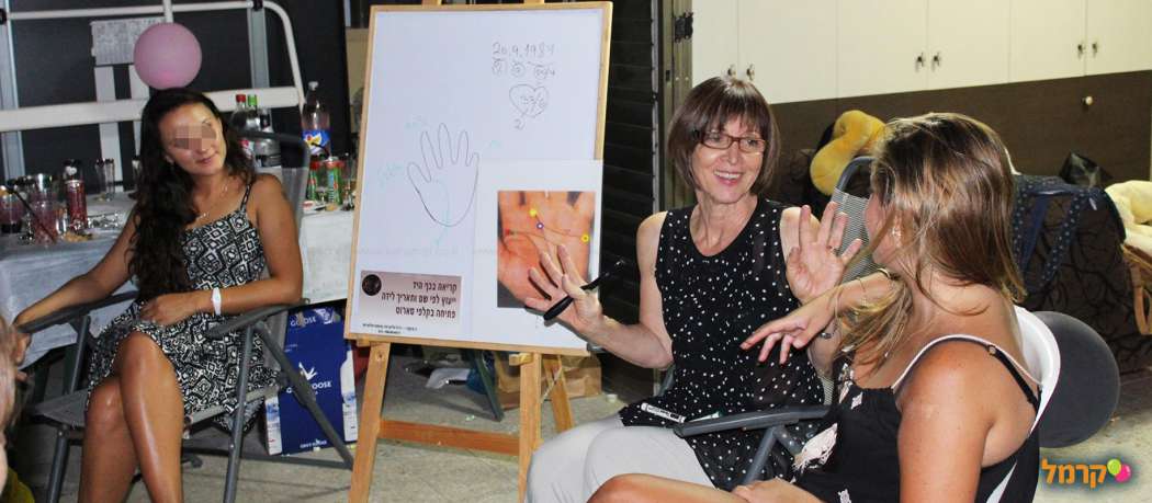 רבקה - נומרולוגית בכירה וקוראת בכף היד - 073-7026453