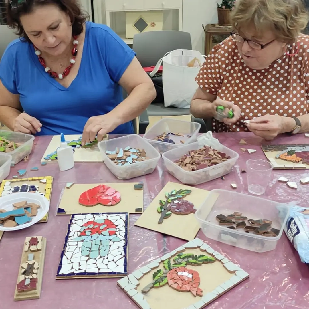 טל וחומר - סדנאות יצירה חוויתיות - 073-7026353