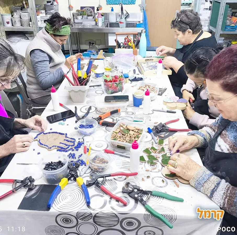 טל וחומר - סדנאות יצירה חוויתיות - 073-7026353