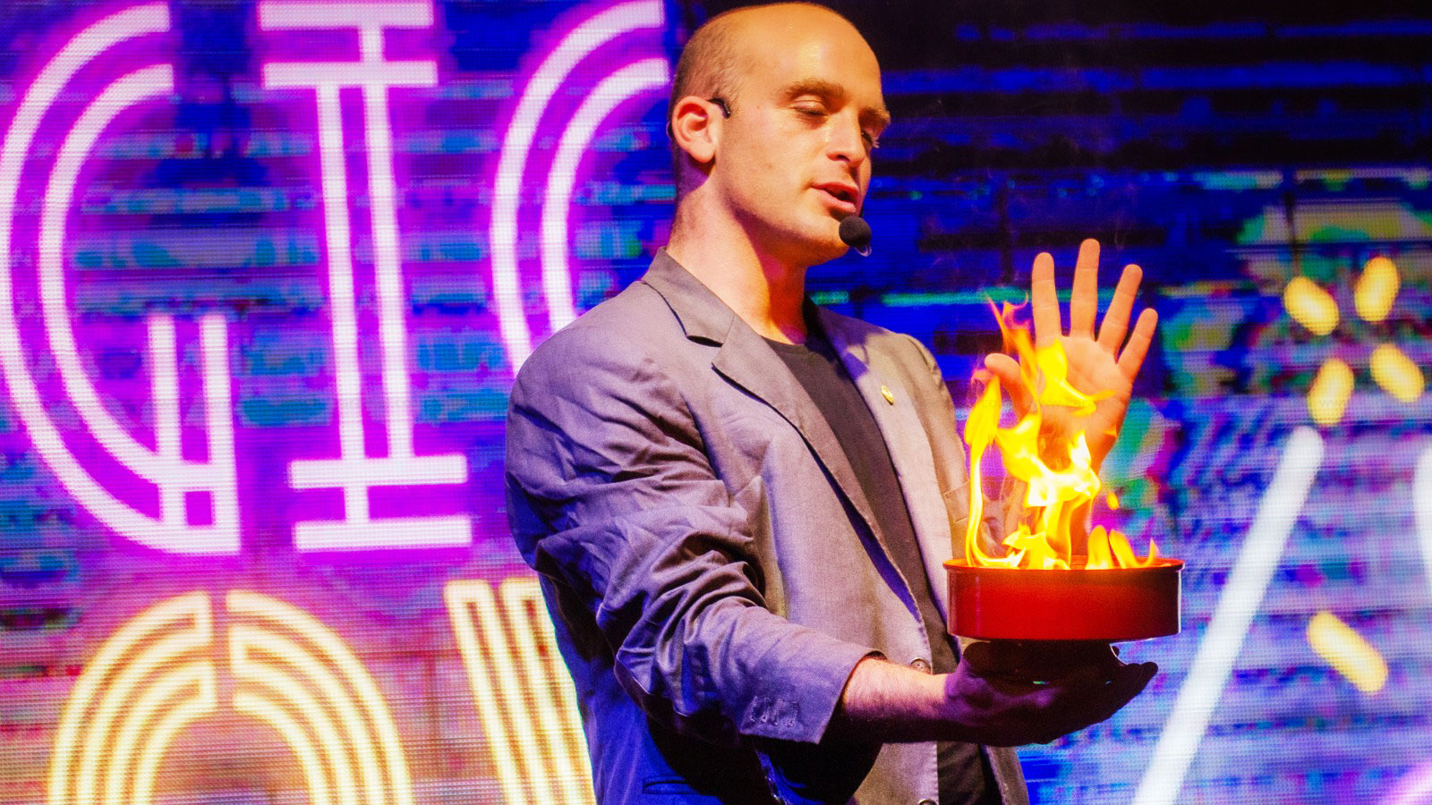 אופק הקוסם - במופע מרהיב - 073-7026286