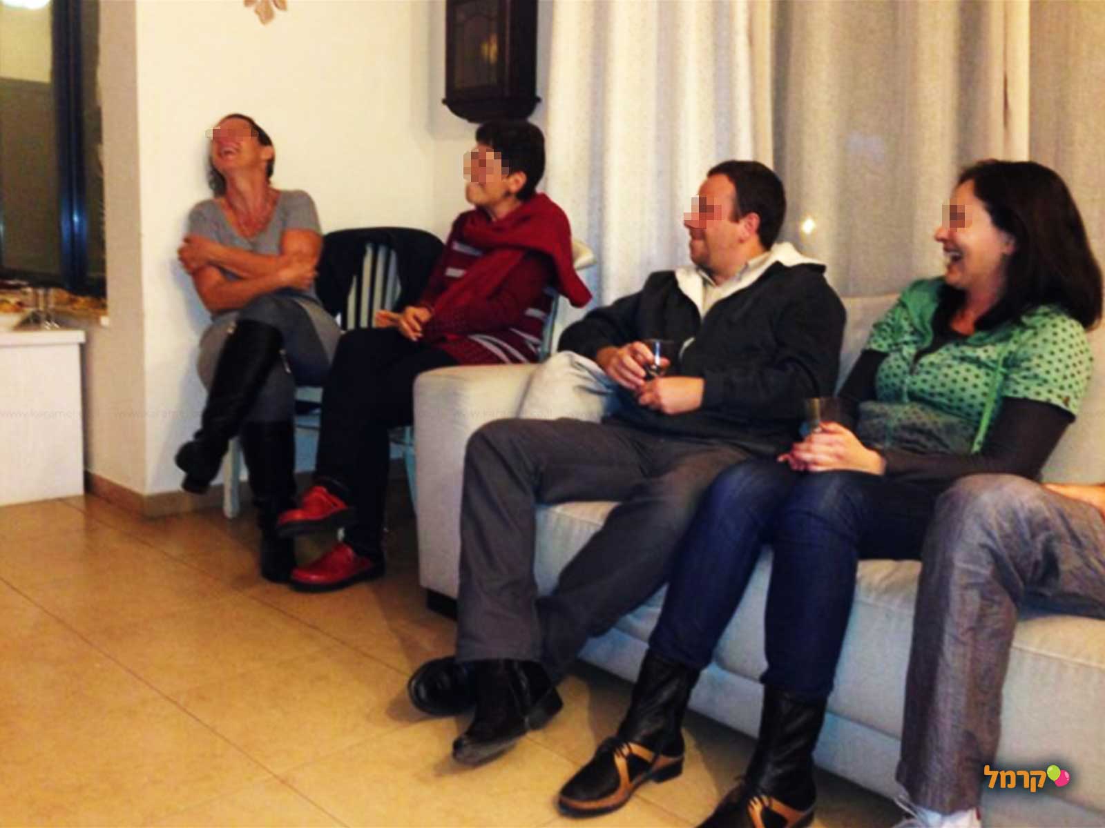 מחוץ לקופסה - משחקים למבוגרים - 073-7026424