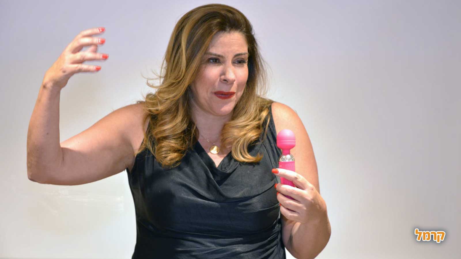 שרון צרפתי - מופע סטנדאפ נועז - 073-7590457