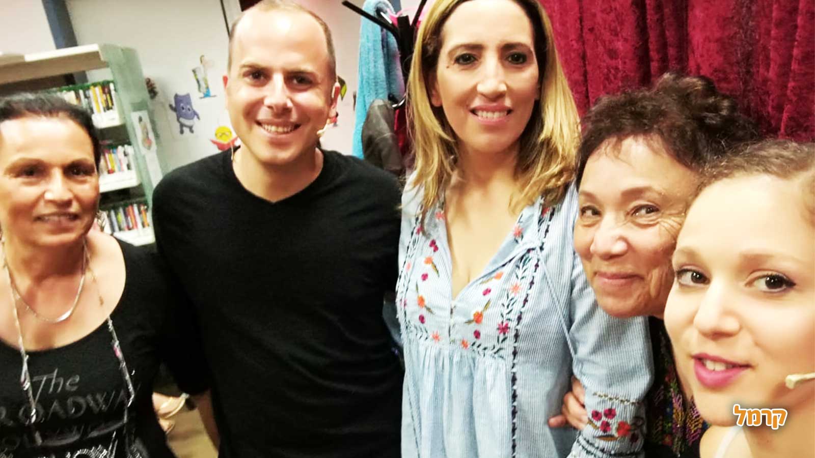 מרוב אהבה צוחק - מופע מצחיק - 073-7026431