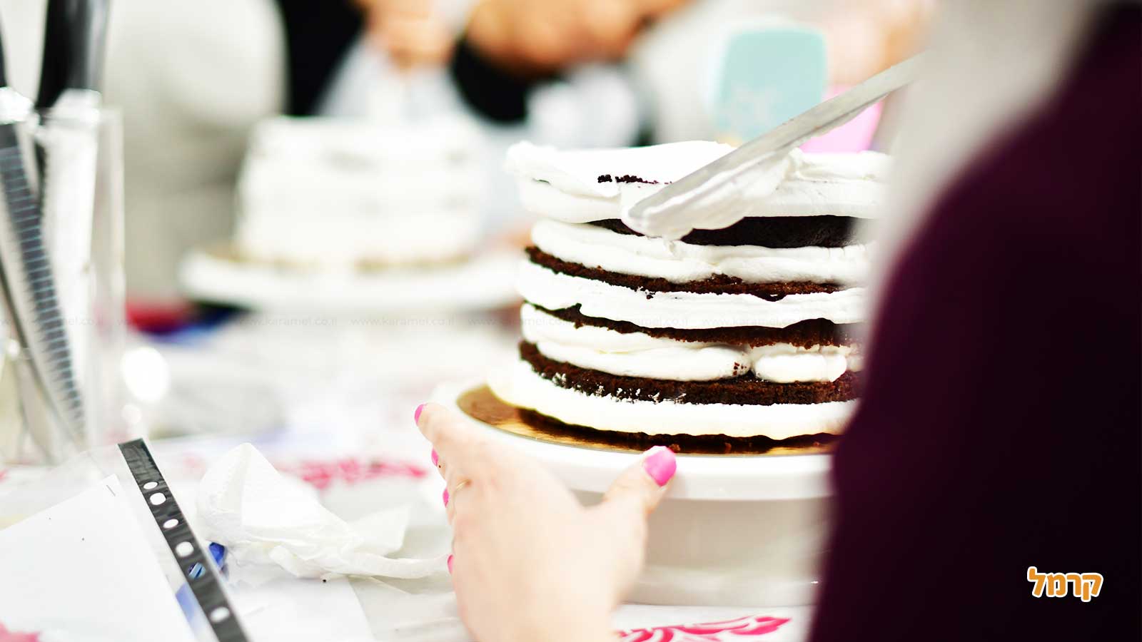 המתוקים של נופר - סדנת זילוף עוגה - 073-7813495