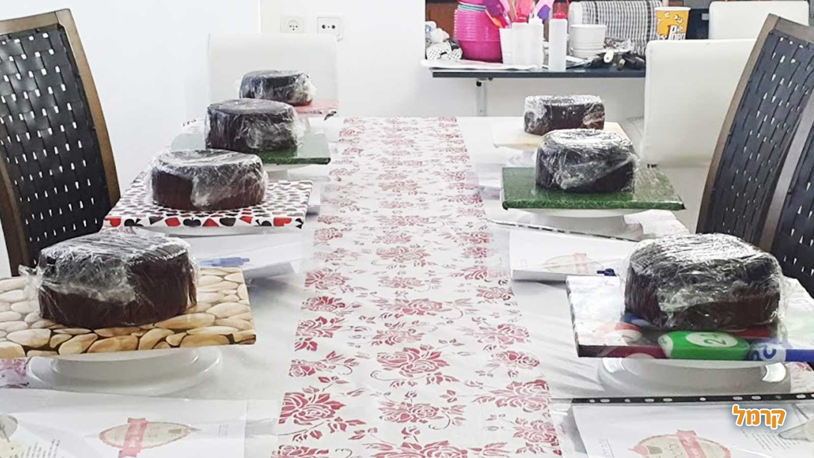 המתוקים של נופר - סדנת זילוף עוגה - 073-7813495