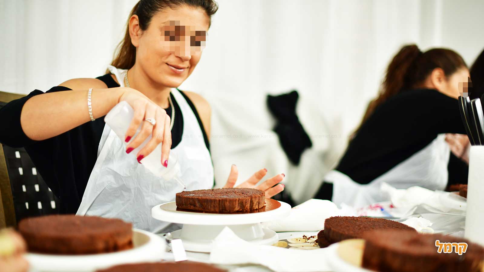 המתוקים של נופר - סדנת זילוף עוגה - 073-7813495