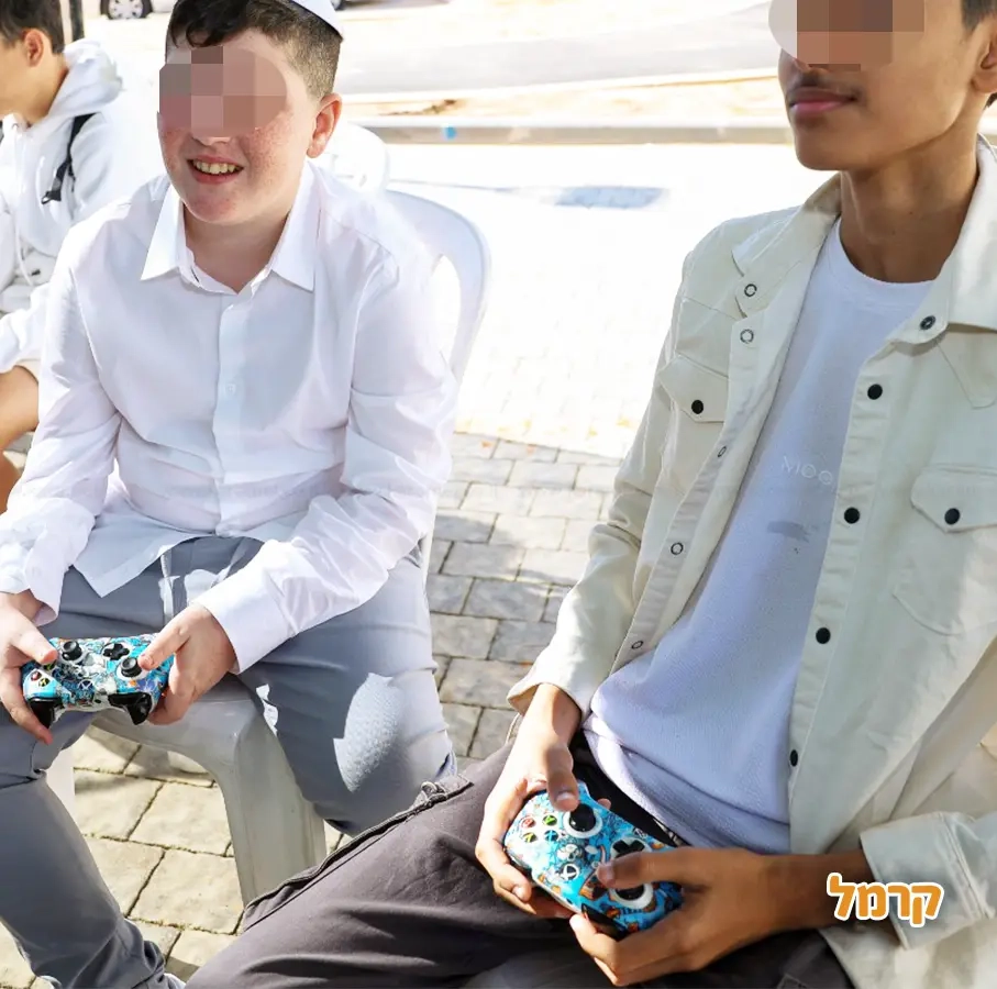 Play Box - חווית משחק מדליקה - 073-7590537