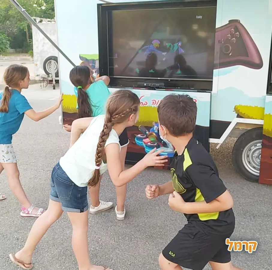 Play Box - חווית משחק מדליקה - 073-7590537