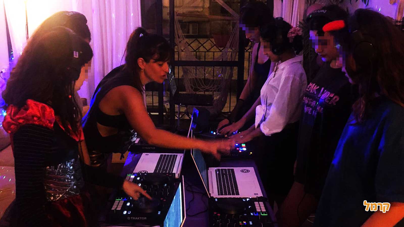 Follow the Beat - 073-7839892