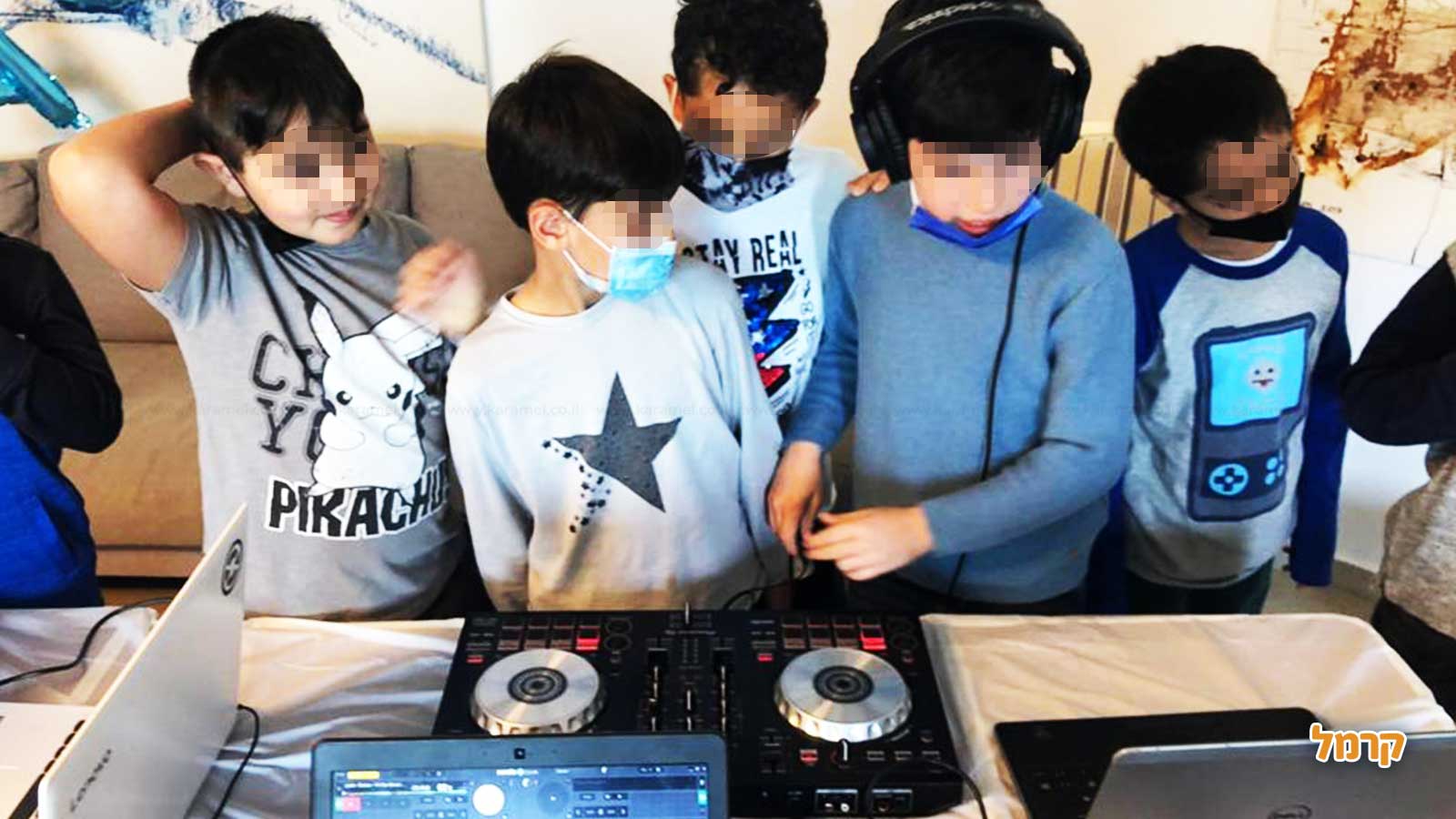 Follow the Beat - 073-7839892