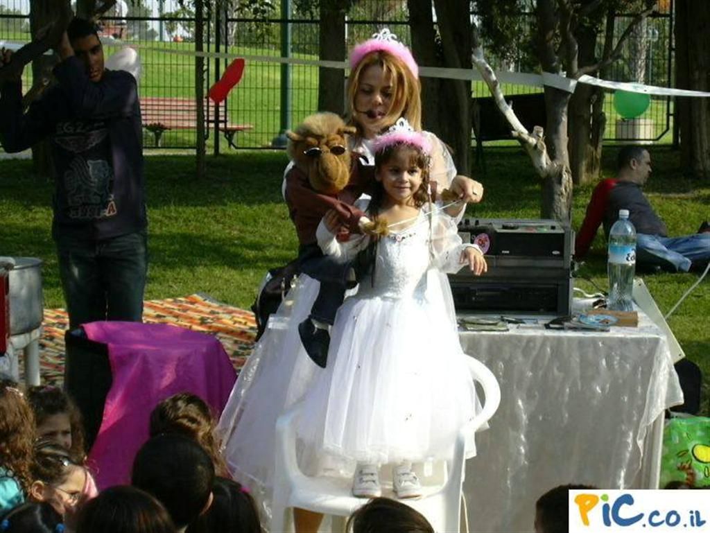 פינצ'י ליצנים - 1700-55-07-55