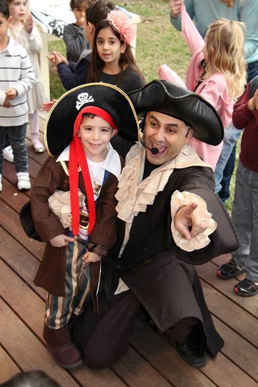 פינצ'י ליצנים - 1700-55-07-55