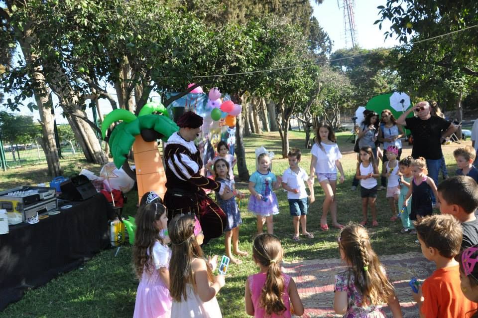 פינצ'י ליצנים - 1700-55-07-55