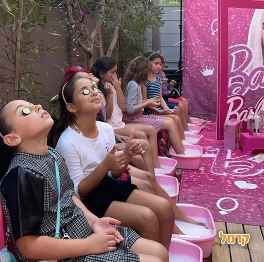 הפעלת ברבי מושלמת עם גיבורת האור - 073-7788406