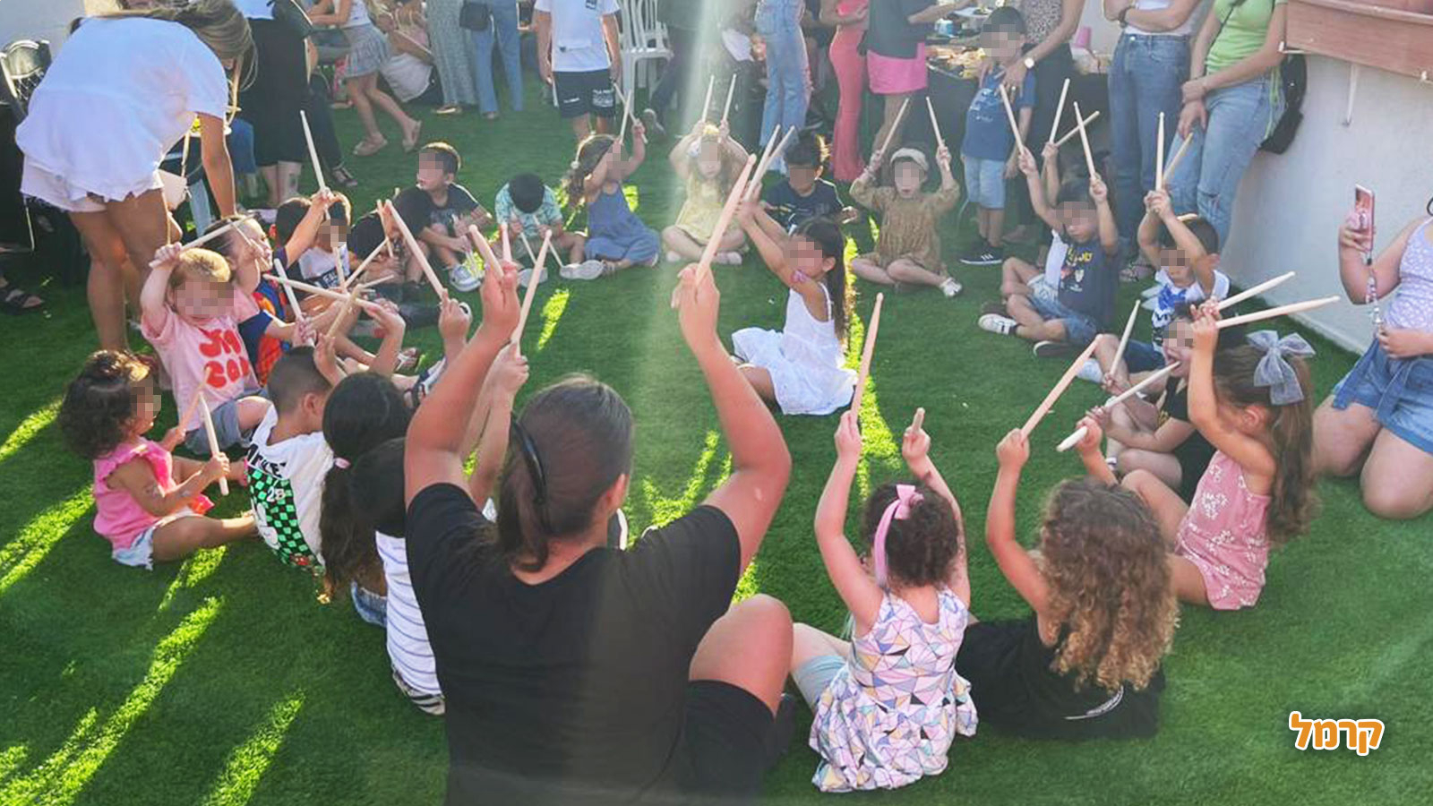 גיבורת האור בקונספט LOL וספא - 073-7783051