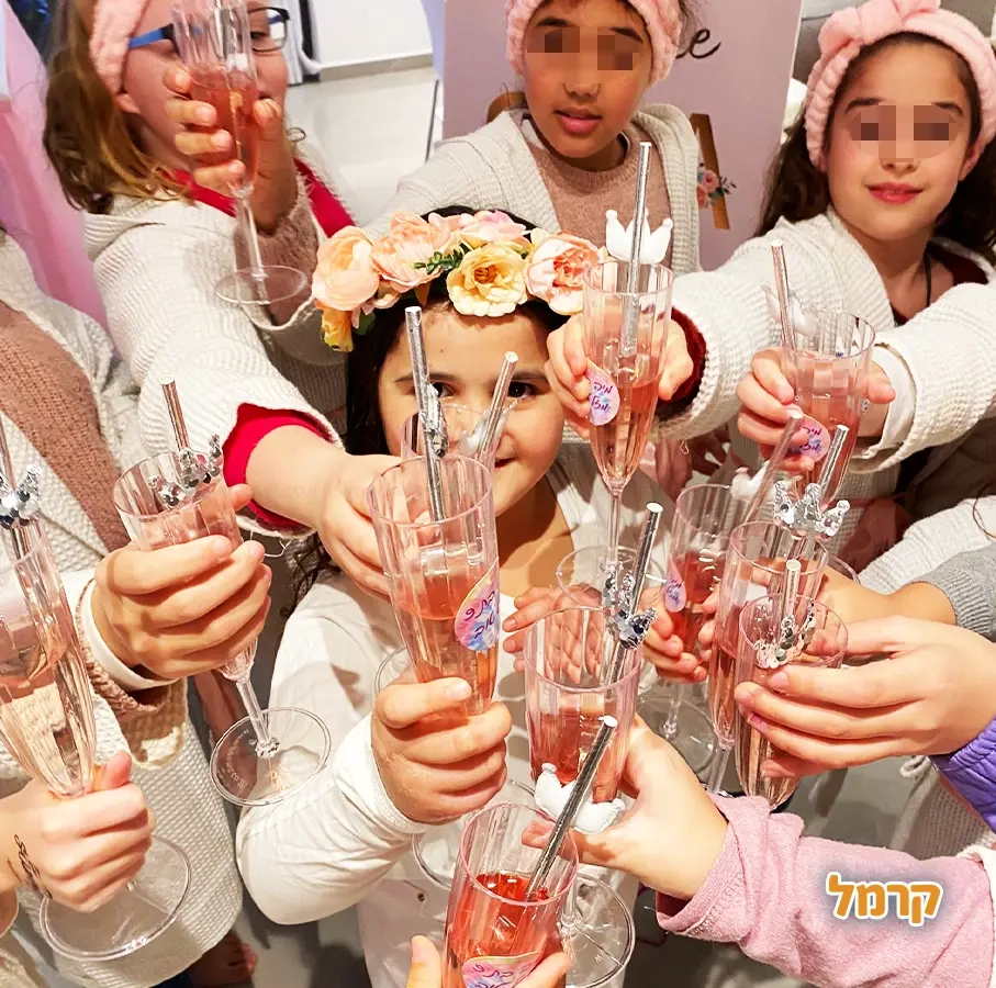 בנות חוגגות בסטייל אחר - 073-7585446