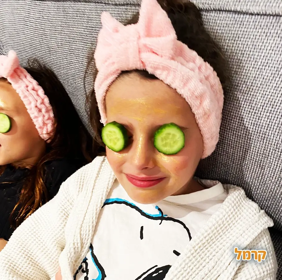 בנות חוגגות בסטייל אחר - 073-7585446