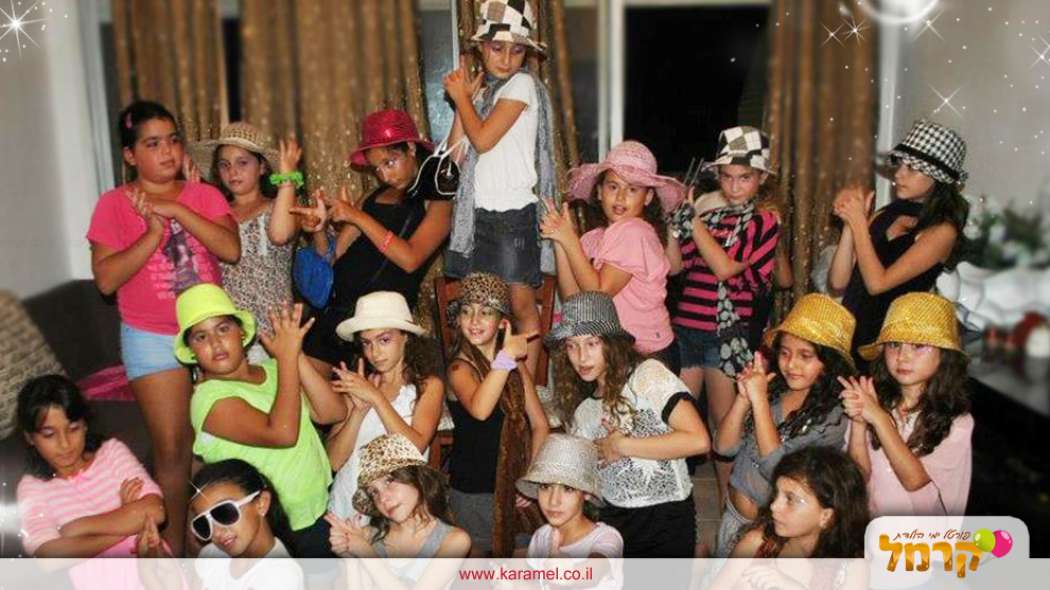 קרנבל בנות משגע - 073-7597103