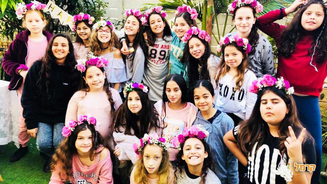 פשוט אוהבת - שזירת פרחים - 073-7585021